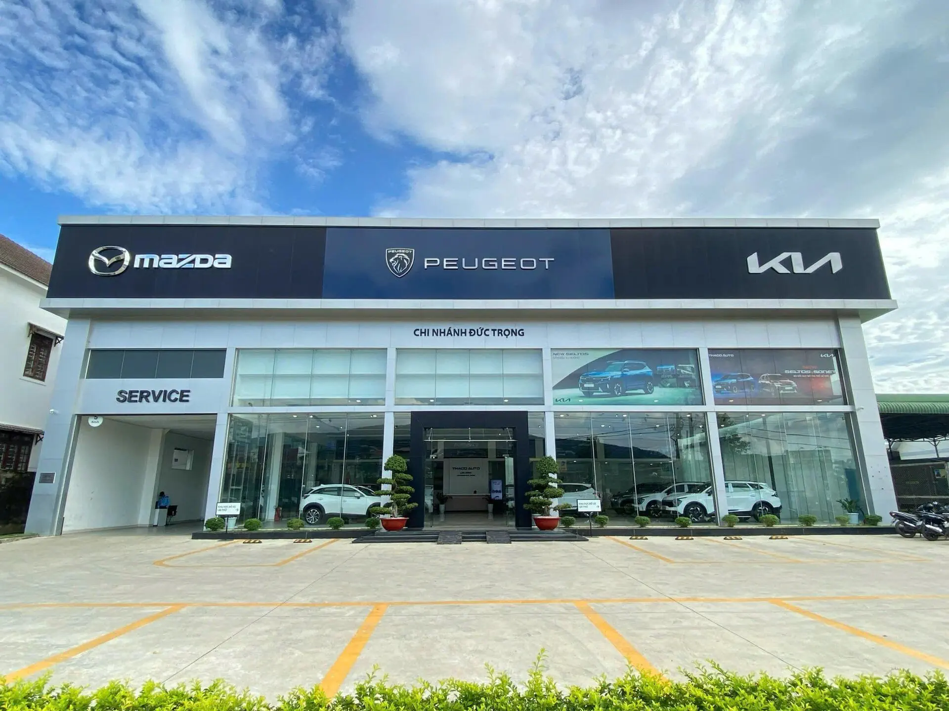 SHOWROOM KIA - MAZDA ĐỨC TRỌNG