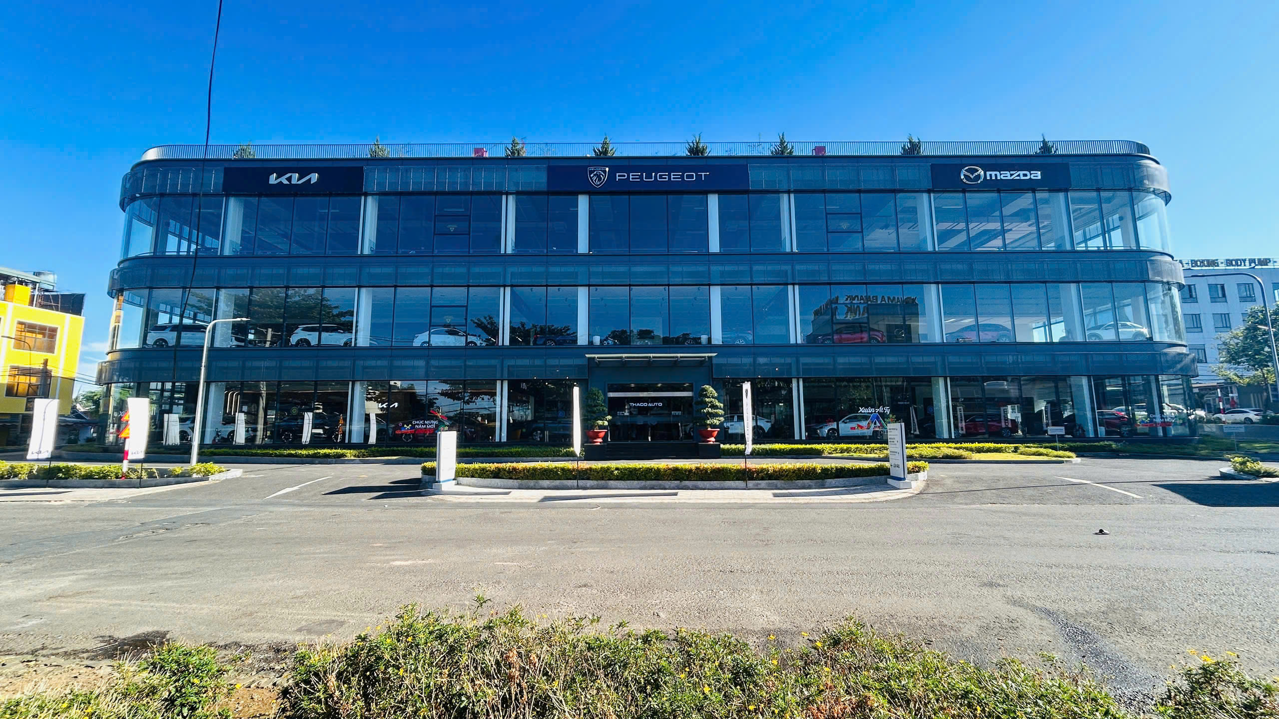 SHOWROOM KIA - MAZDA - PEUGEOT - BMW BẢO LỘC