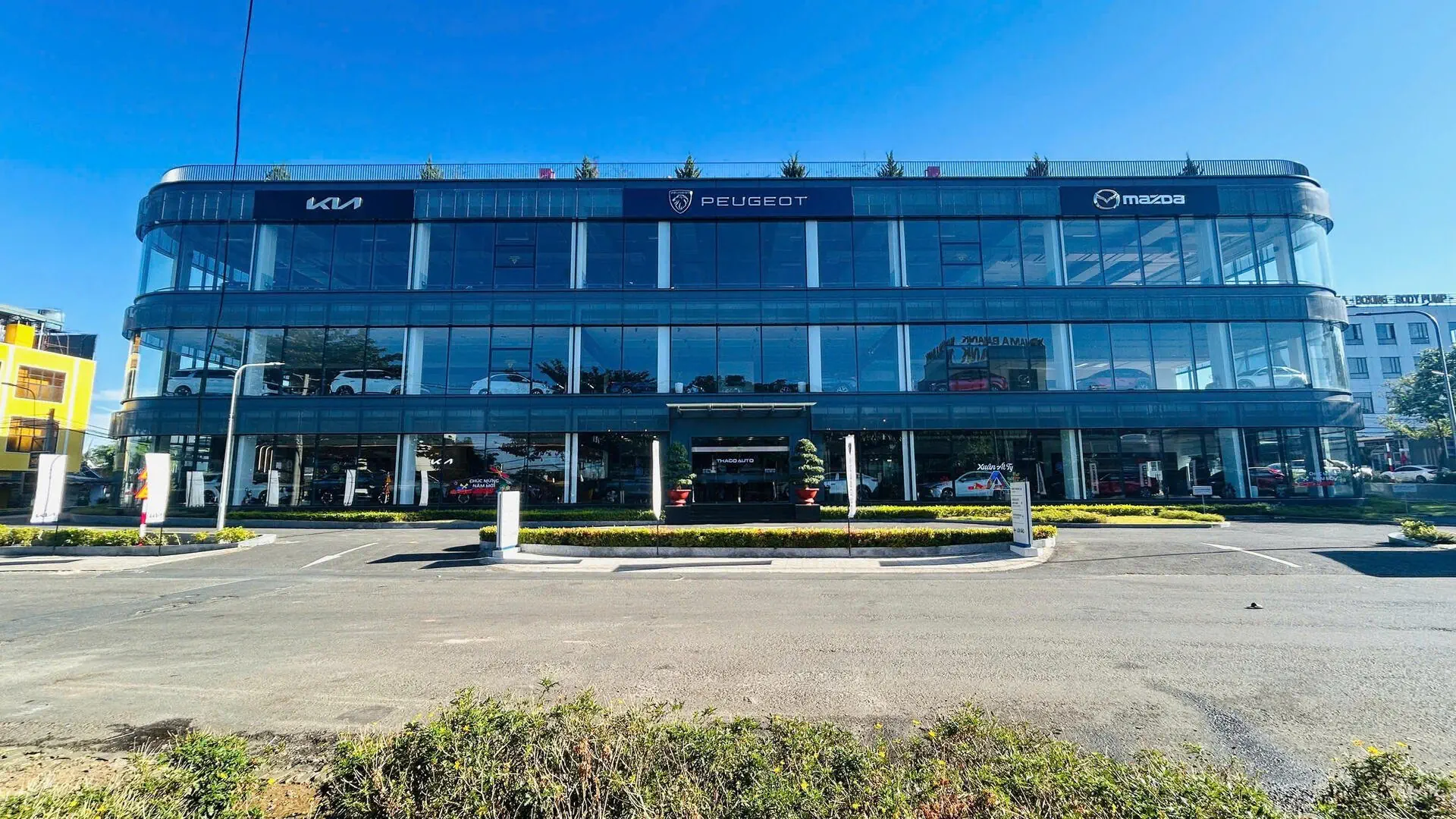 SHOWROOM KIA - MAZDA - PEUGEOT - BMW BẢO LỘC