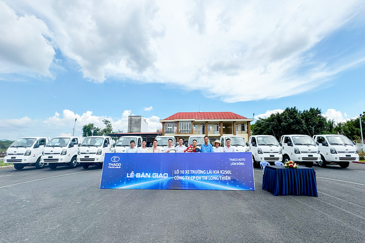 LỄ BÀN GIAO LÔ 10 XE KIA K250L CỦA SHOWROOM THACO TRUCK & BUS BẢO LỘC – THACO AUTO LÂM ĐỒNG CHO TRƯỜNG ĐÀO TẠO & SÁT HẠCH LÁI XE BÁ THIÊN