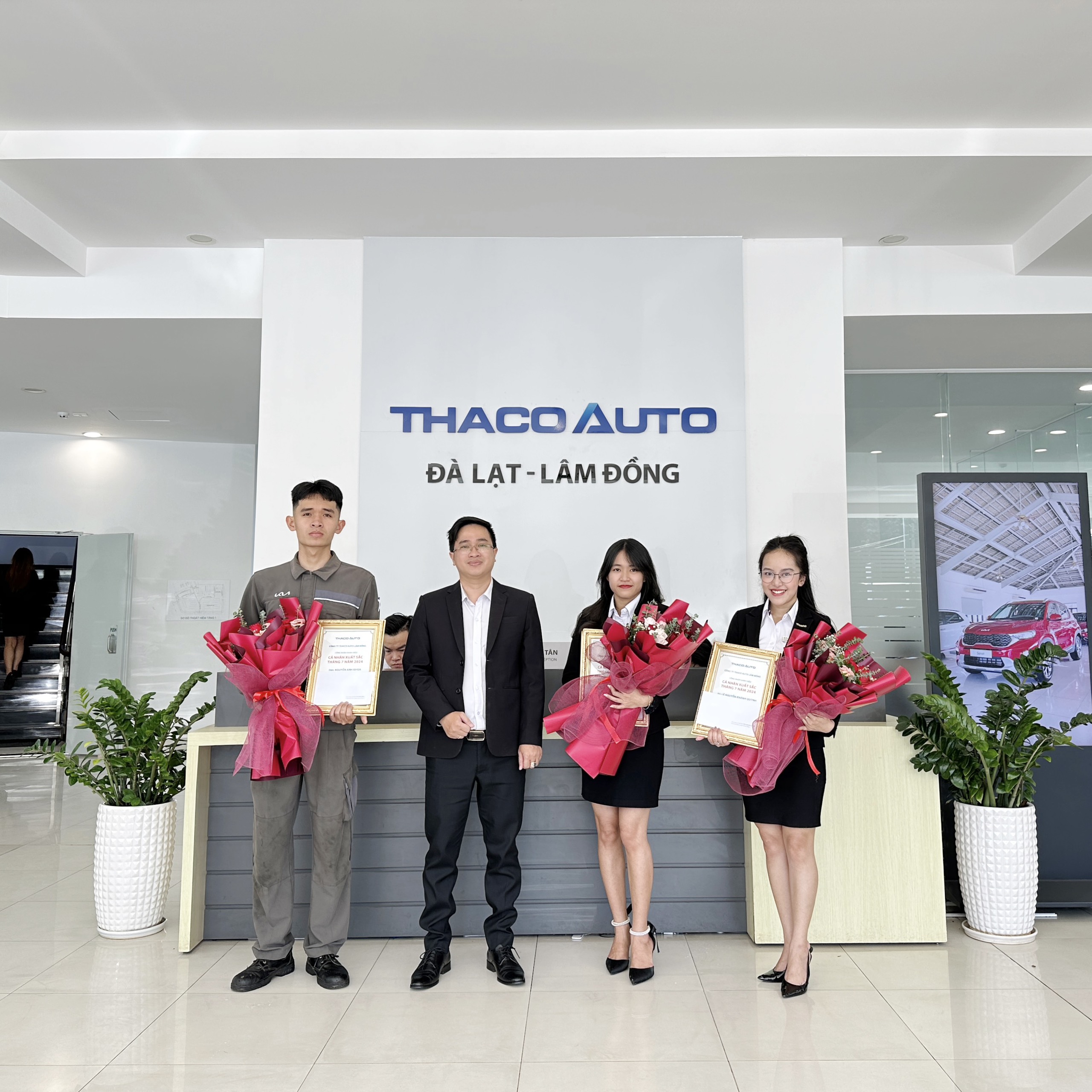 THACO AUTO Lâm Đồng tổ chức Lễ chào cờ đầu tháng 8