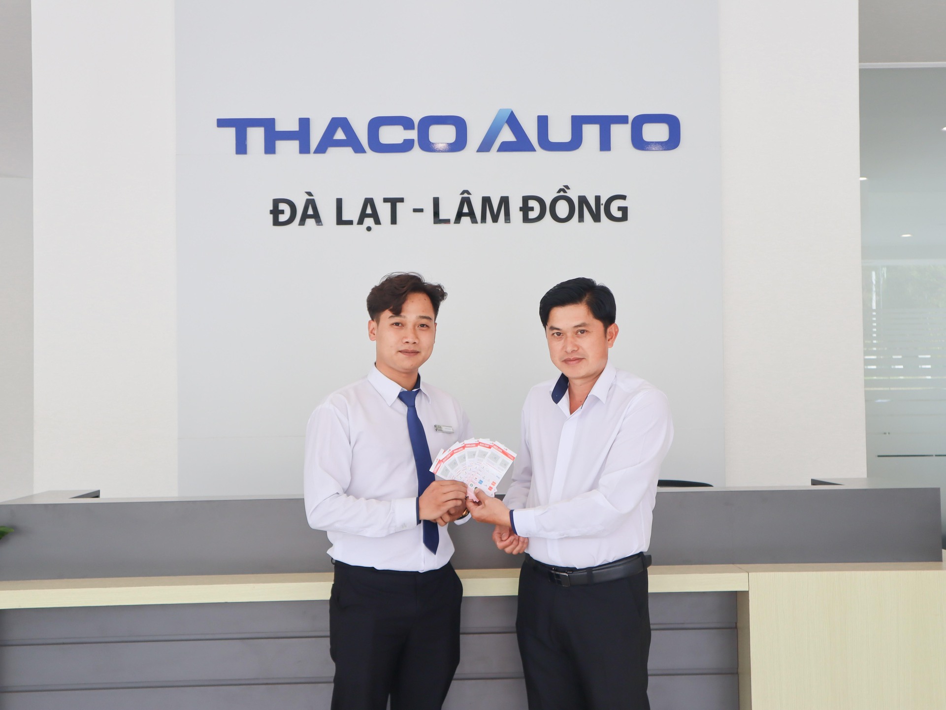 THACO AUTO Lâm Đồng trao thưởng cho TVDV có hoạt động chăm sóc khách hàng tốt nhất Quý I/2024